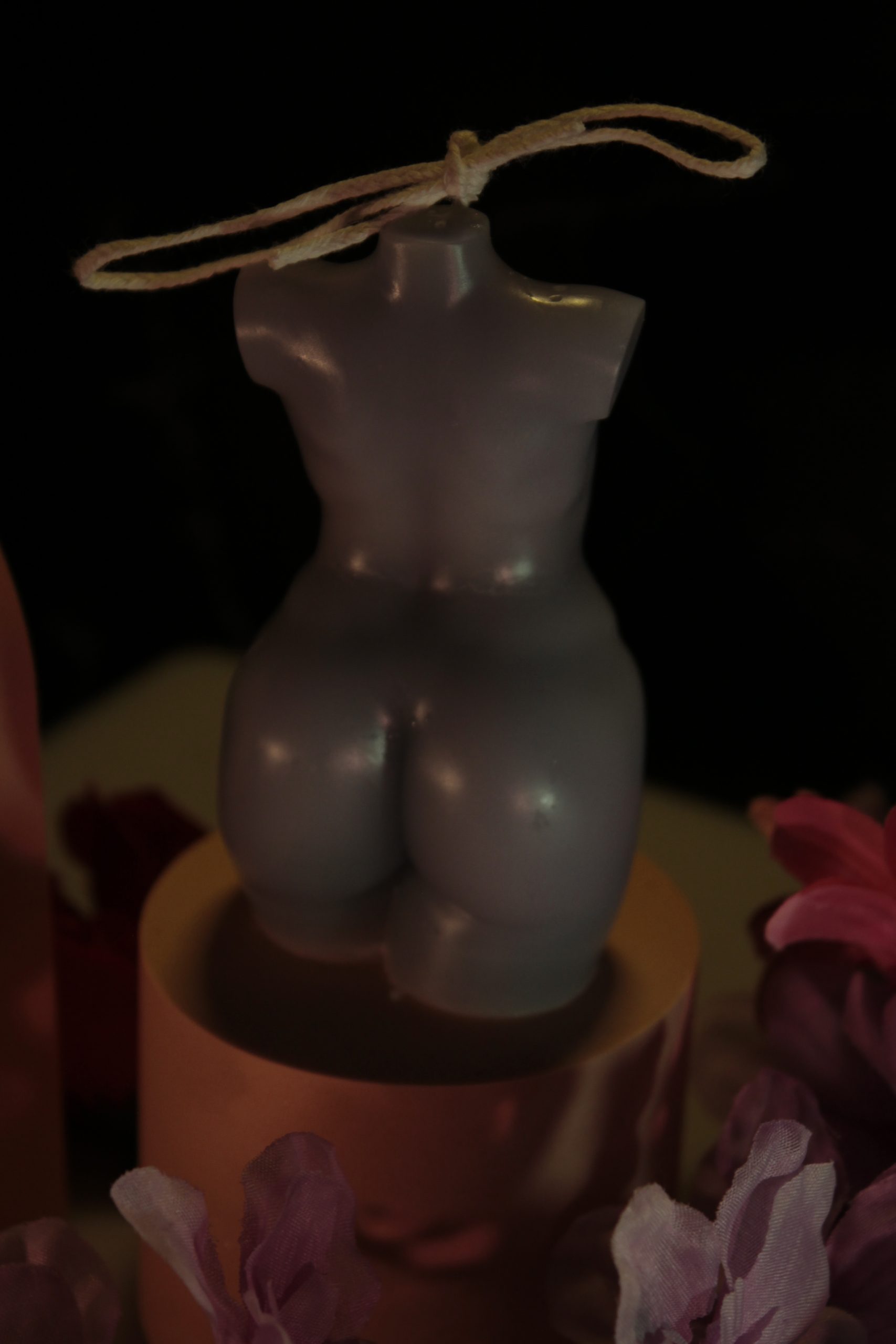 Bougie octobre rose avec courbes – Image 2
